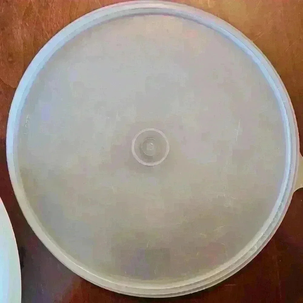 Vintage Tupperware Bowl with seal, mold  236 - Picture 3 of 4